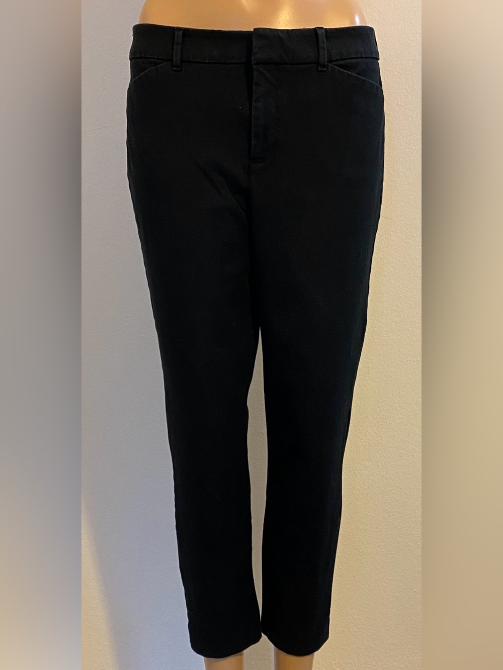 Women’s Old Navy High Rise Pixie Secret-Smooth Pockets Trousers